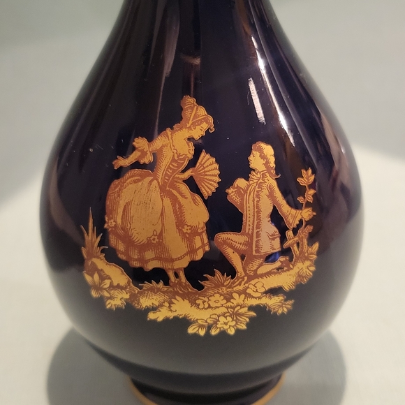 VINTAGE LIMOGES FRANCE COBALT BLUE AND GOLD FINISH SMALL VASE. - Picture 5 of 6